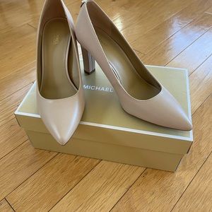 Michael Kors Abbi Flex Pump. Size 7.5. Light Blush. Never worn.